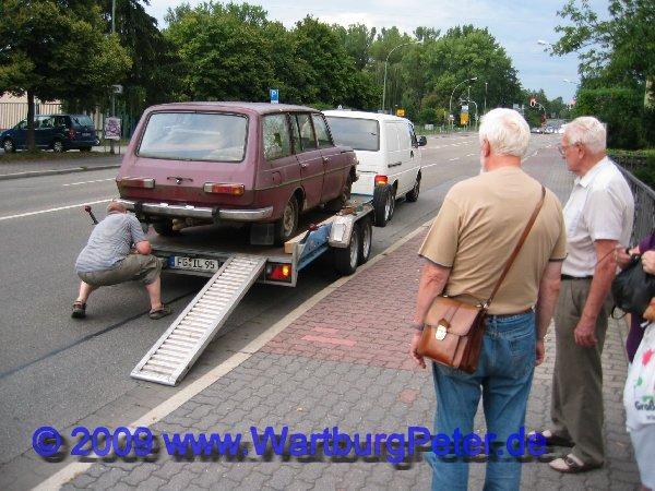 20090825_img_0089.jpg - Rampe verstauen und die demolierte Seitenscheibe verkleben.